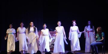 Fly Escuela de Comedia Musical Arroyito
