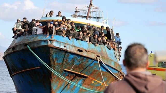Drama en el Mediterráneo: se hundió un barco con refugiados frente a Grecia y hay más de 50 muertos.