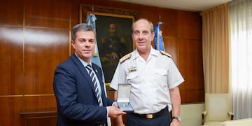 Tierra del Fuego distinguió a la Armada Argentina