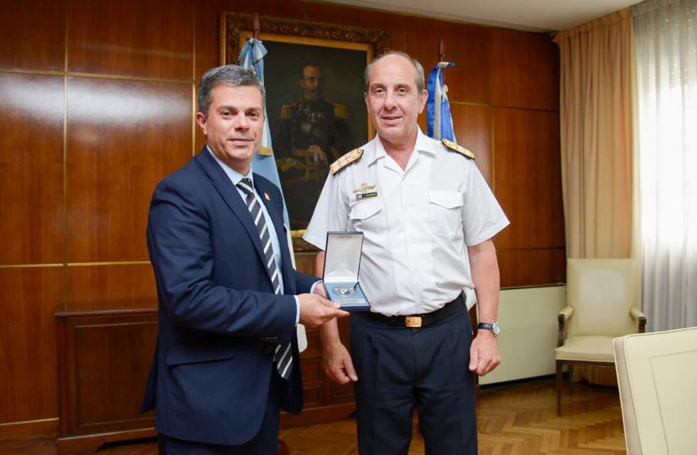 Tierra del Fuego distinguió a la Armada Argentina
