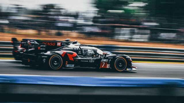 Pechito giró en total 9 de las 24 horas de la carrera (el que más tiempo estuvo al volante de los tres pilotos del coche).