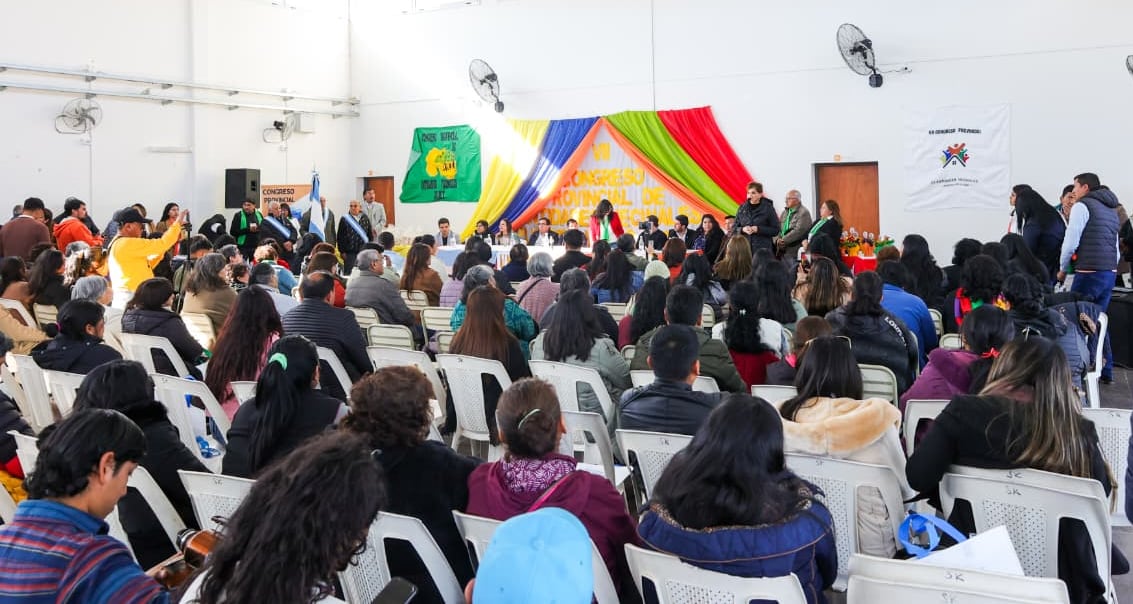 Diversos expositores interactuaron con los asistentes a lo largo de la jornada convocada en Puesto Viejo para el séptimo Congreso Provincial de Entidades Vecinales de Jujuy.