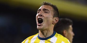 El futbolista debutó en Primera División el 25 de agosto de 2004.