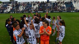 Talleres vapuleó a All Boys y es finalista por el ascenso a Primera del fútbol femenino.