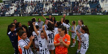 Talleres vapuleó a All Boys y es finalista por el ascenso a Primera del fútbol femenino.