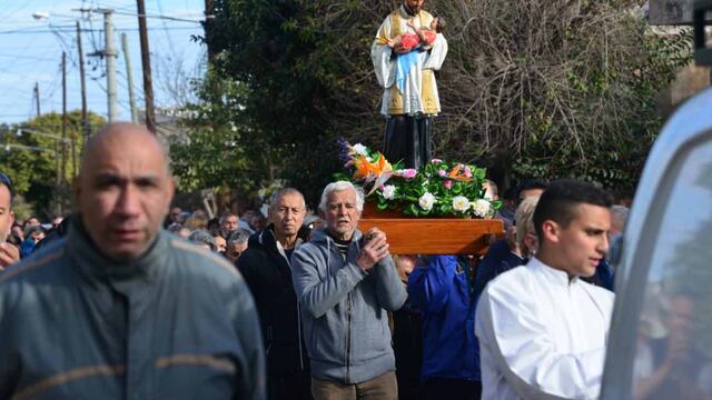 Procesión de San Cayetano, patrono del Pan y Trabajo en barrio Altamira . (Javier Ferreyra / La Voz)