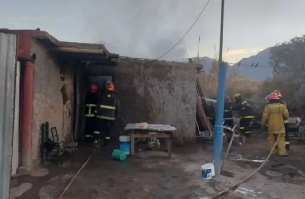 Un niño de 3 años jugaba con un encendedor y provocó un feroz incendio en su casa