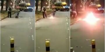 Prendió fuego la moto para que no se la secuestren (captura YouTube).