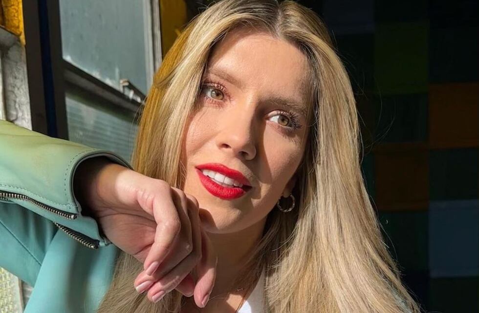 Lejos de su novio, Laurita Fernández mostró sus curvas en todos los ángulos en microbikin desde Miami