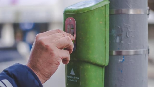 Se colocaron eco-ceniceros sobre la calle San Martín y espacios turísticos