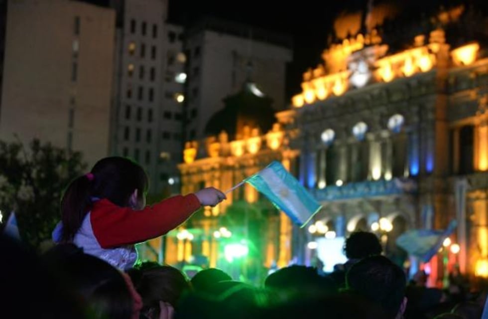 Para poder asistir a la vigilia del Día de la Independencia, los colectivos circularán gratis