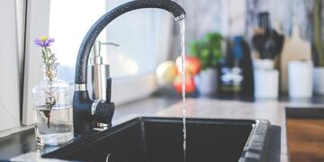 Desde Aguas Cordobesas solicitan evitar el derroche de agua. (Foto: Pixabay / Aguas Cordobesas)