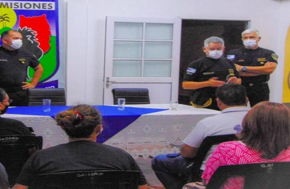 Referentes barriales de Eldorado se reunieron con la policía para debatir cuestiones de seguridad