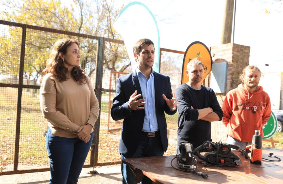 Inició el curso intensivo de restauración de muebles: 20 participantes