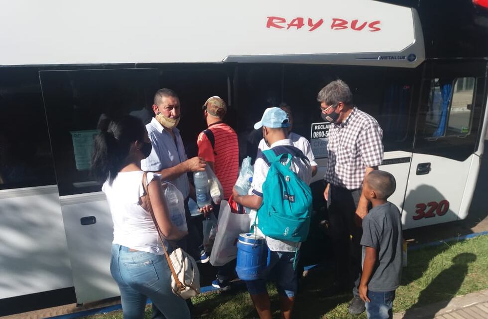 Concordienses partieron rumbo a Río Negro para trabajar en la cosecha de peras y manzanas