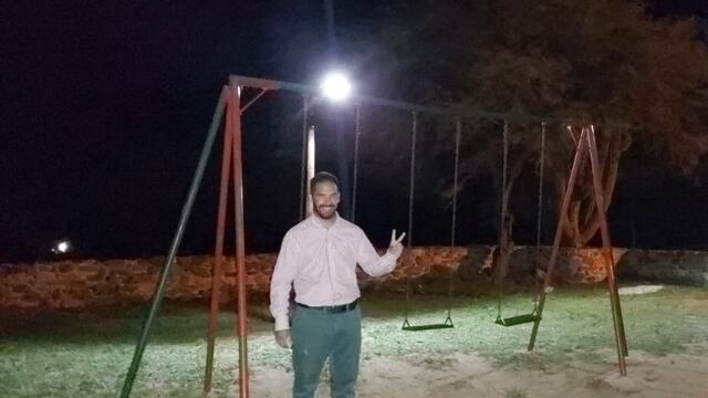 Ahorró el dinero para iluminar una plazoleta de Cafayate.