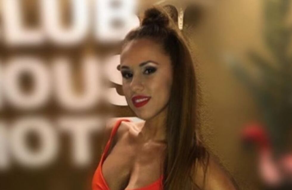 Barby Silenzi encandiló a sus fanáticos desde un balcón con un body de encaje bien cavado