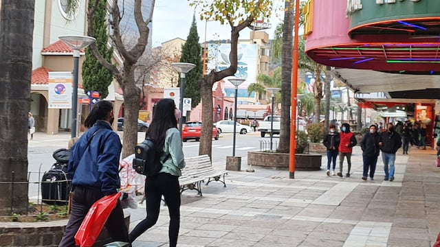 Zona céntrica de Carlos Paz en una tarde de invierno. (Foto: VíaCarlosPaz).