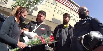 Sin consuelo, Juan Ignacio Moyano le da el último adiós a su compañera de ruta.