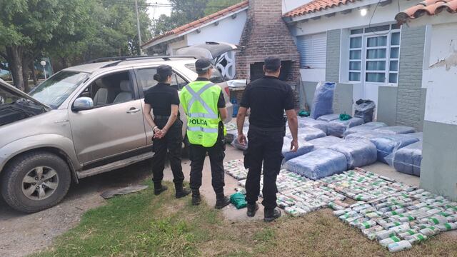 La Policía de Seguridad Vial de la Provincia de Santa Fe realizó un operativo sobre la ruta 34, en jurisdicción de Angélica en donde encontraron 715 kg. de hojas de coca.