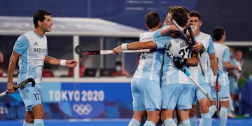Jugadores de Los Leones celebran un gol ante Nueva Zelanda, en un partido por la fase de grupos de los Juegos Olímpicos Tokio 2020.