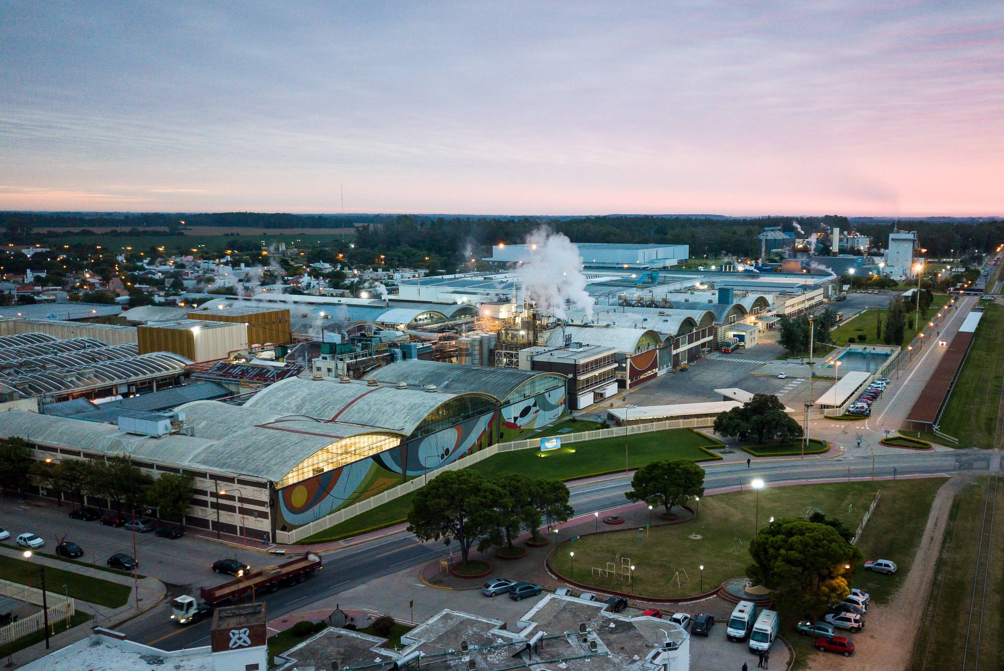 Fábrica. Arcor nació en Arroyito, donde hoy tiene una de sus plantas. (Gentileza Arcor)