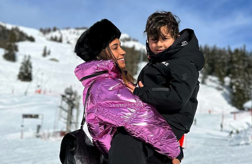 Vacaciones en Suiza: Antonela Roccuzzo enfrentó el frío europeo con un magnífico look total black