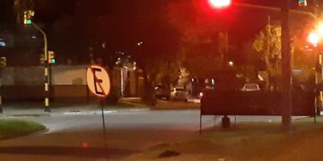 Una ambulancia ingresó ayer por la noche a la escuela 18