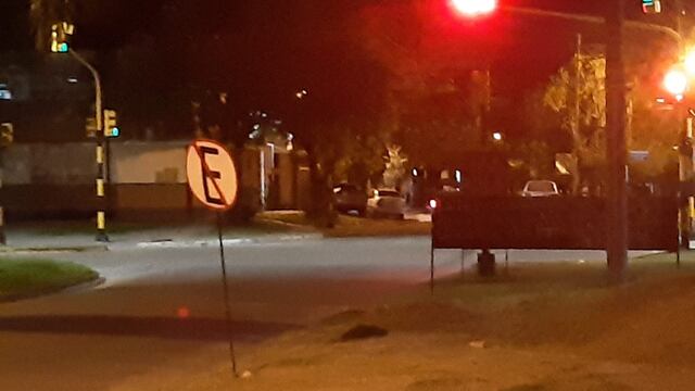 Una ambulancia ingresó ayer por la noche a la escuela 18