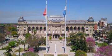 Este lunes confirmaron el adelanto de sueldo para los empleados públicos de Santa Fe