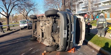 Así quedó el transporte escolar tras la colisión.