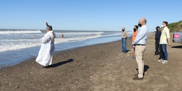 Bendición de aguas en Pehuen Co