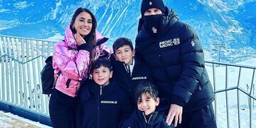 Lionel Messi disfruta de su descanso en la nieve junto a Antonela Roccuzzo y sus hijos.