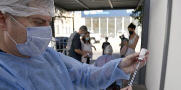 Aplicarán la tercera dosis para mayores de 60 años en el Centro Asistencial de Pérez(Ramiro Pereyra/ La Voz)
