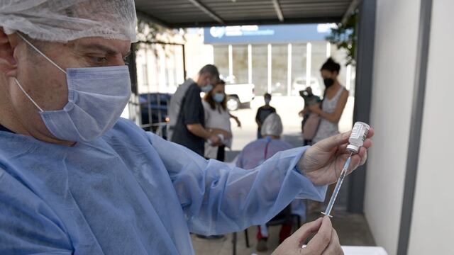 Aplicarán la tercera dosis para mayores de 60 años en el Centro Asistencial de Pérez(Ramiro Pereyra/ La Voz)