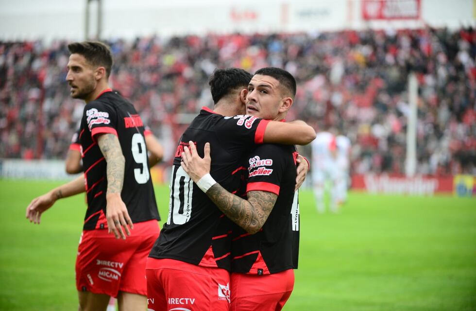 Video: golazo de Cerato desde afuera del área para aumentar el marcador en el Instituto - Chacarita