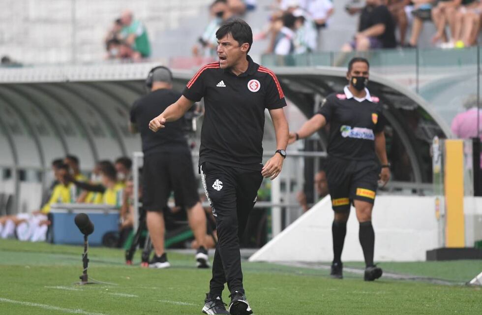 Despidieron al “Cacique” Medina de Inter de Porto Alegre