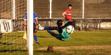 El puntaltense Valentino Torres fue clave para que Liniers llegue a la final de los playoff de la Liga del Sur.
