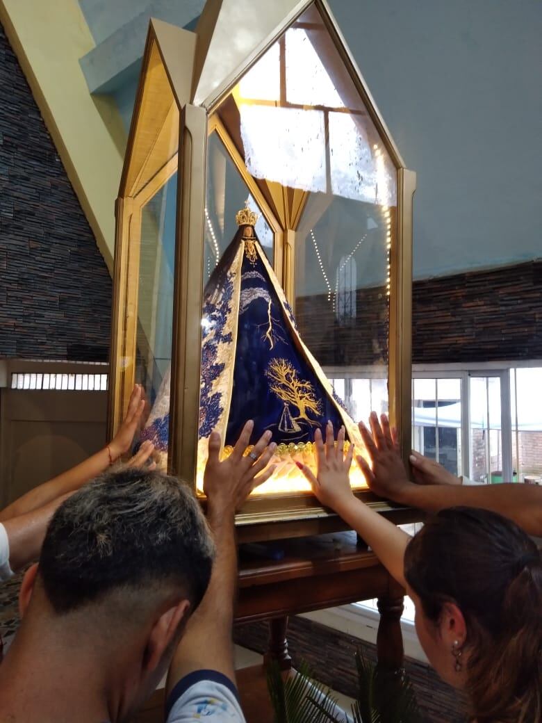 Los Fieles llegan al santuario de La Reducción.