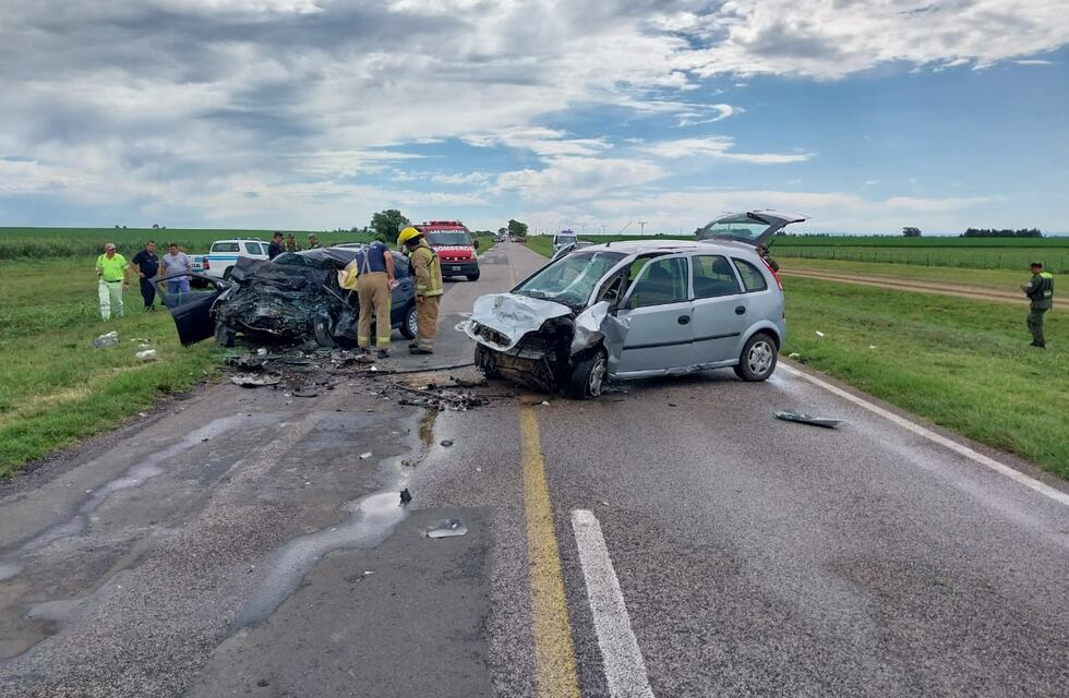 Córdoba: choque frontal en la ruta 8 provocó dos muertes