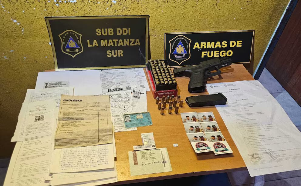 Material secuestrado por la Policía Bonaerense en el que se supone fue el último aguantadero de Pequeño J antes del crimen.
