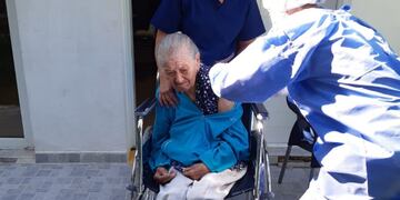 Hoy martes se registraron 156 nuevos casos de Covid, mientras se continpua con la vacunación contra el Covid-19 en geriátricos de San Luis.