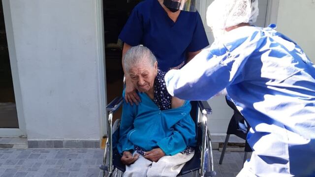 Vacunación contra el COVID-19 en geriátricos de San Luis.