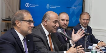 El jefe de Gabinete, Juan Manzur, y el ministro de Economía, Martín Guzmán, hablaron sobre el “rumbo político” y la “hoja de ruta de la economía”.