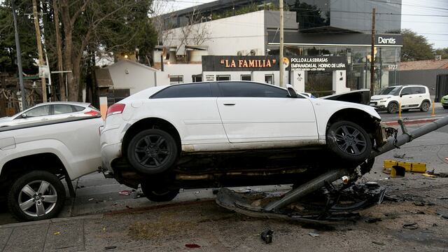 El choque de un auto Audi y una camioneta Amarok condicionó la mañana en la zona norte de la ciudad de Córdoba. (Ramiro Pereyra / La Voz)