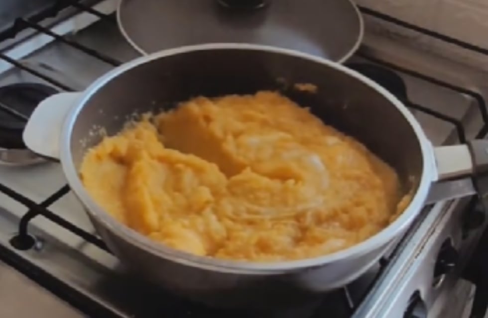 Cómo hacer una deliciosa polenta con queso y calabaza: la receta ideal para combatir el frío y comer rico