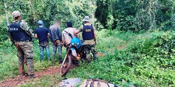 San Pedro: detienen a tres presuntos cazadores furtivos y secuestran armas.