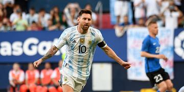 Lionel Messi anotó un triplete para Argentina ante Estonia.