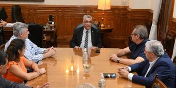 El convenio prevé la normalización del servicio y el control de subsidios, entre otros ítems.