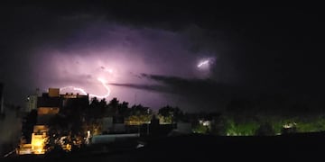 Luego del temporal en Tandil, un camión volcó en la ruta 226